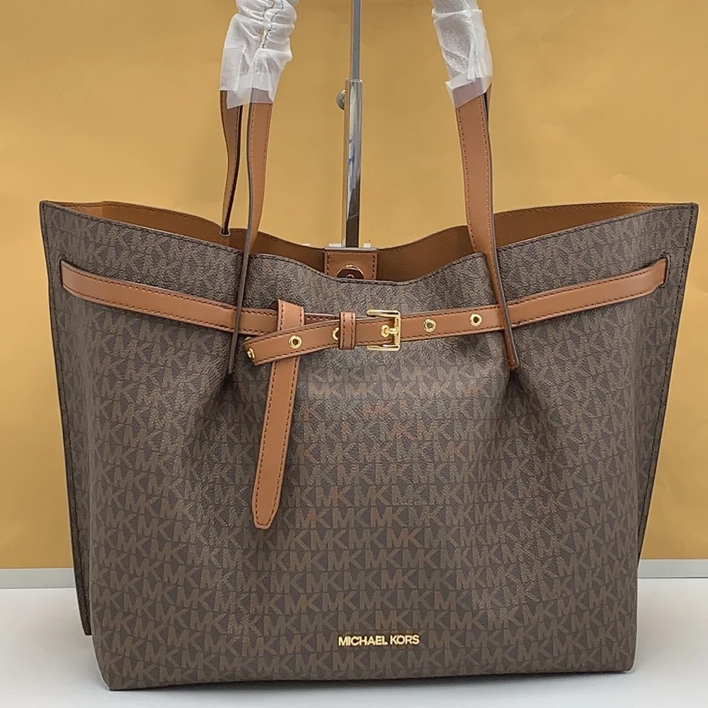 MICHAEL KORS 
Emilia Large Logo Tote Bag BROWN SIGNATURE COLOR - Picture 4 of 15